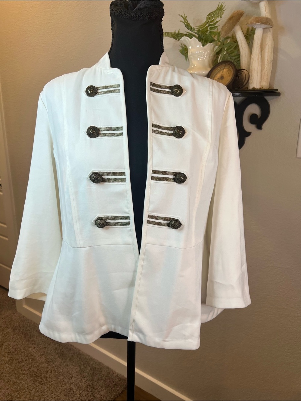 Chico's White Peplum Military Or Band Blazer Jacket with‎ Gold Accents sz 0 Or S